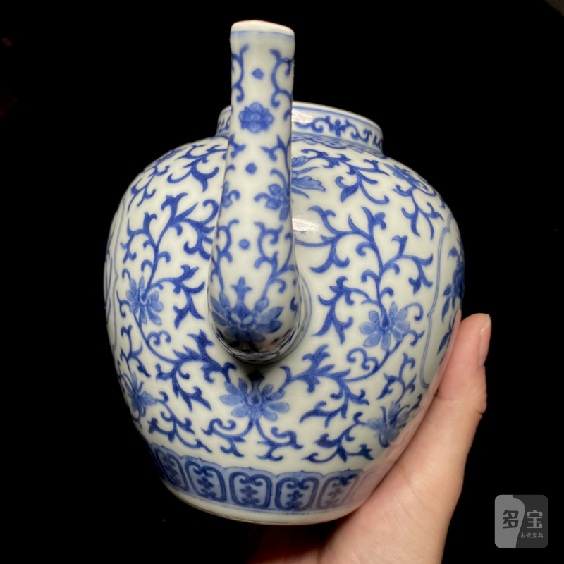 清道光 青花缠枝花开光艾叶祥符纹执壶 - 图8